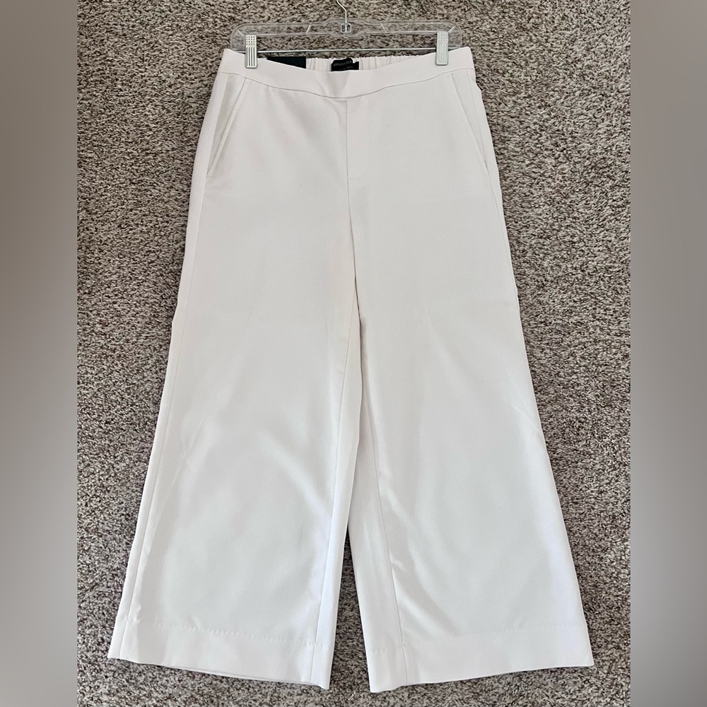 Banana Republic Cream Wide Leg Pants. NWT. Size 6.